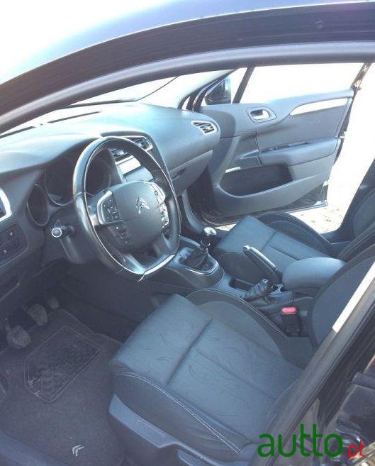 2011' Citroen C4 photo #4