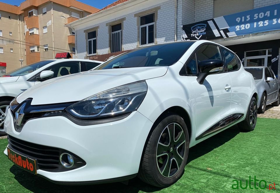 2014' Renault Clio photo #2