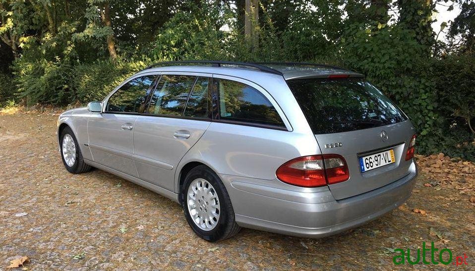 2003' Mercedes-Benz E-220 Classic photo #2
