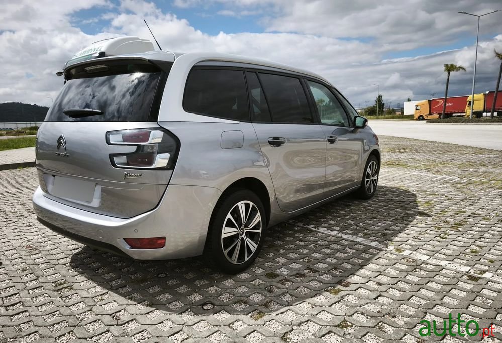 2017' Citroen C4 Grand Picasso photo #6