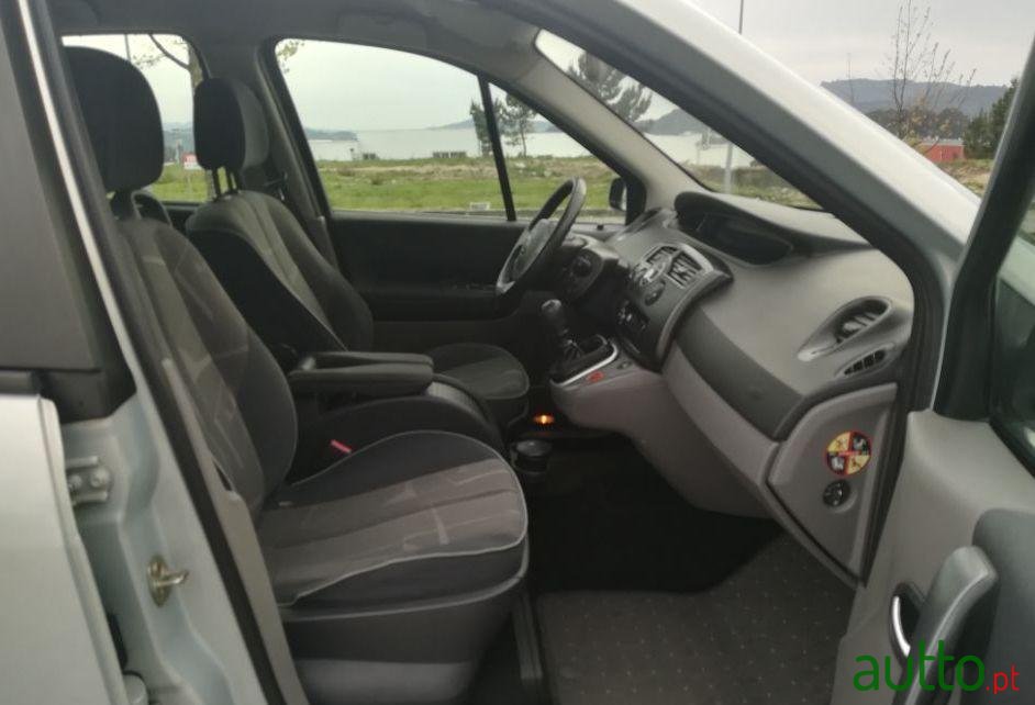 2004' Renault Scenic 1.9 Dci photo #2