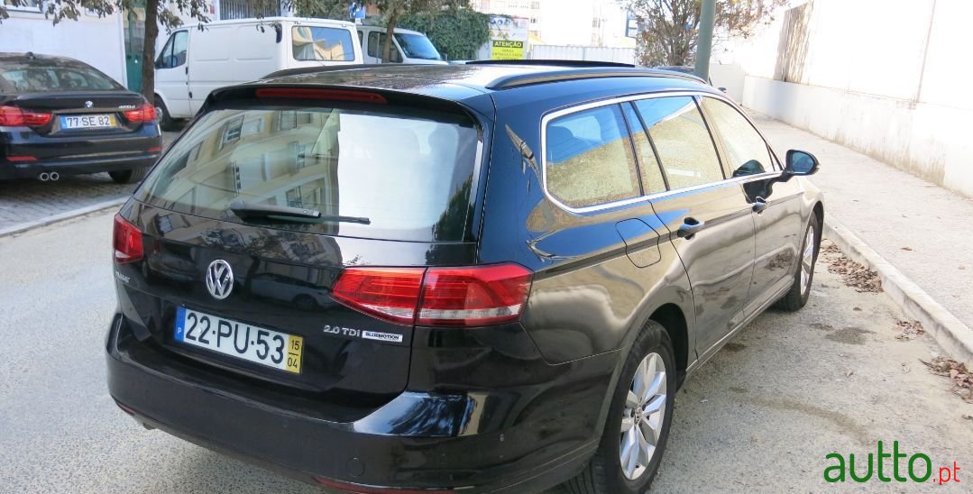 2009' Volkswagen Passat Variant photo #2