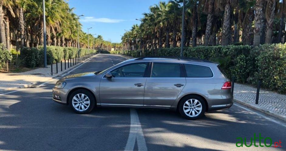 2011' Volkswagen Passat Variant photo #1