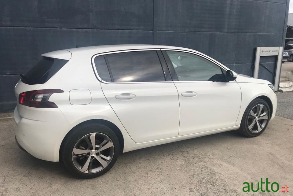 2020' Peugeot 308 photo #2