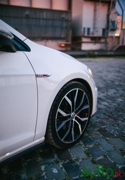 2014' Volkswagen Golf photo #4