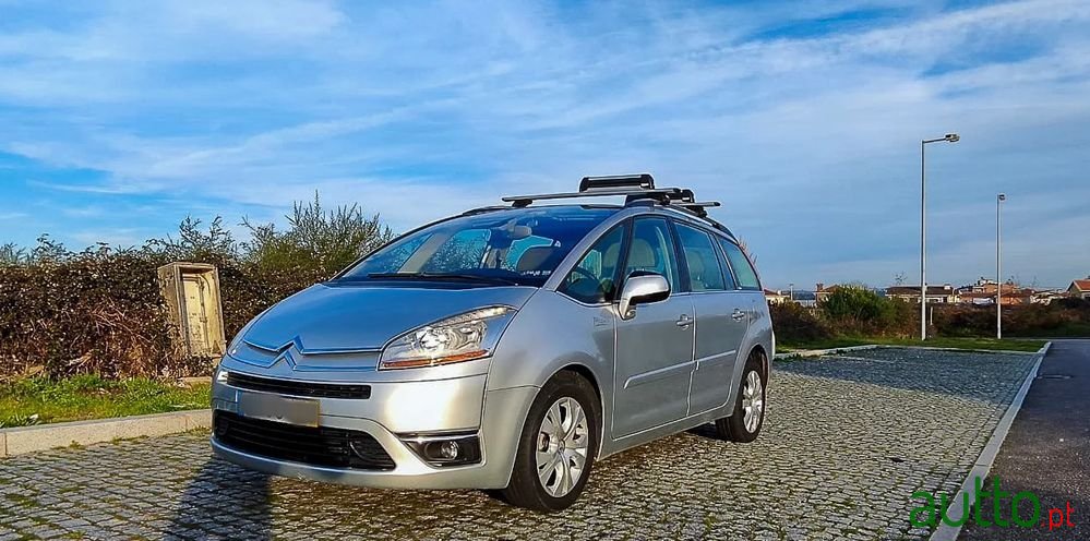2008' Citroen C4 Grand Picasso photo #2