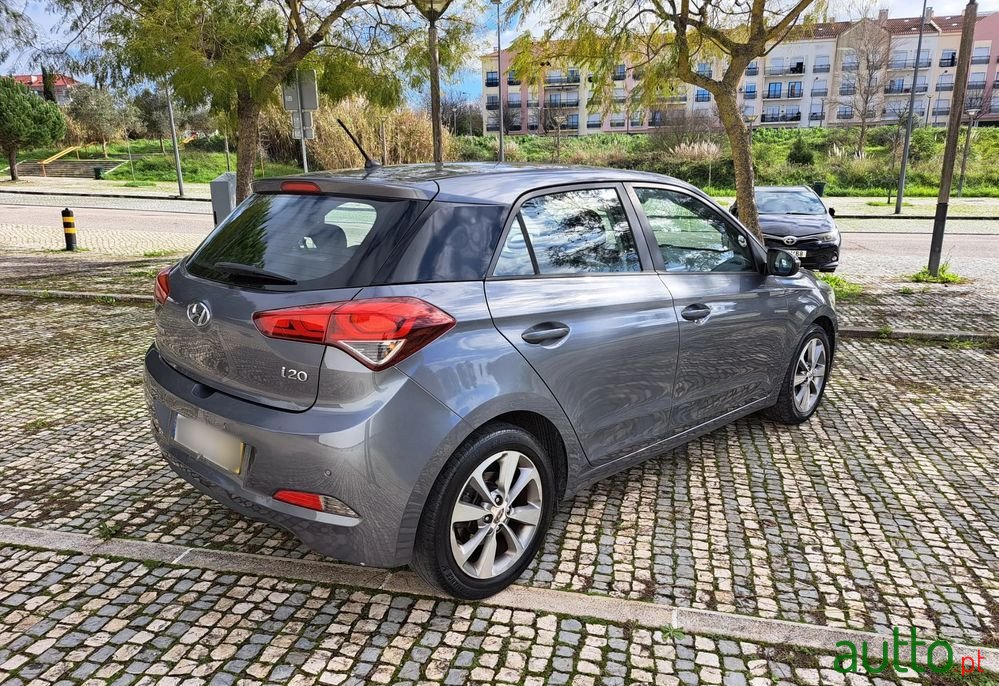 2015' Hyundai i20 photo #2