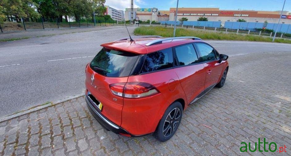 2015' Renault Clio Sport Tourer photo #3