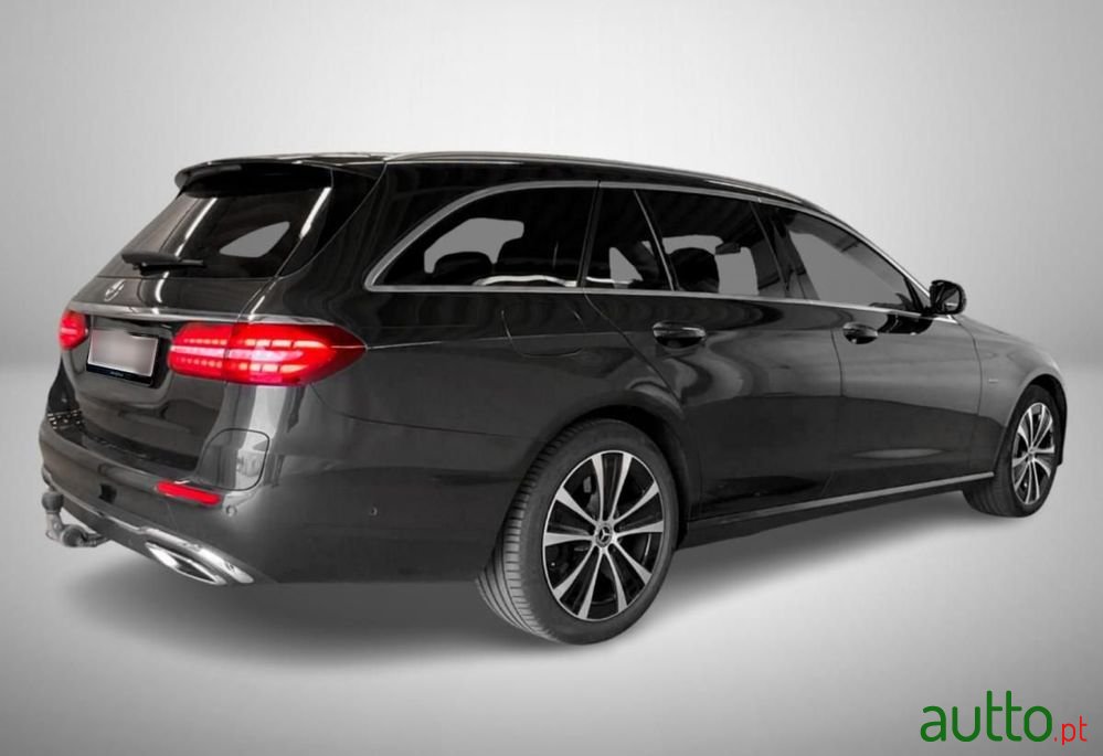 2021' Mercedes-Benz Classe E photo #2