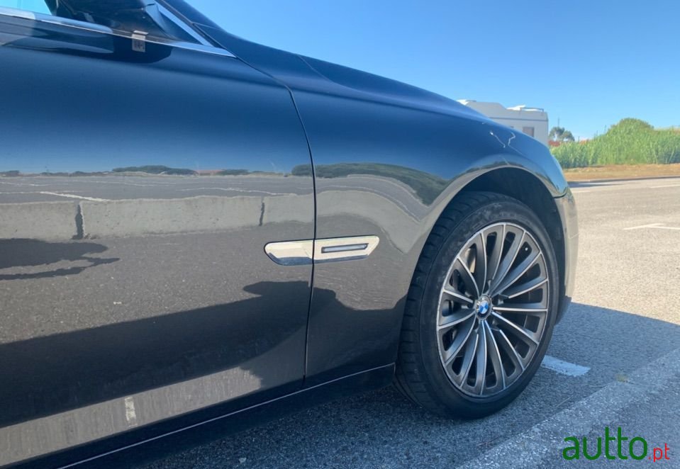 2008' BMW 730 photo #4