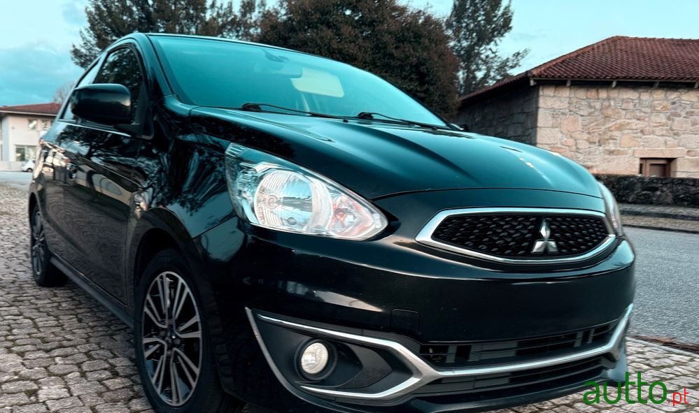 2017' Mitsubishi Space Star photo #5