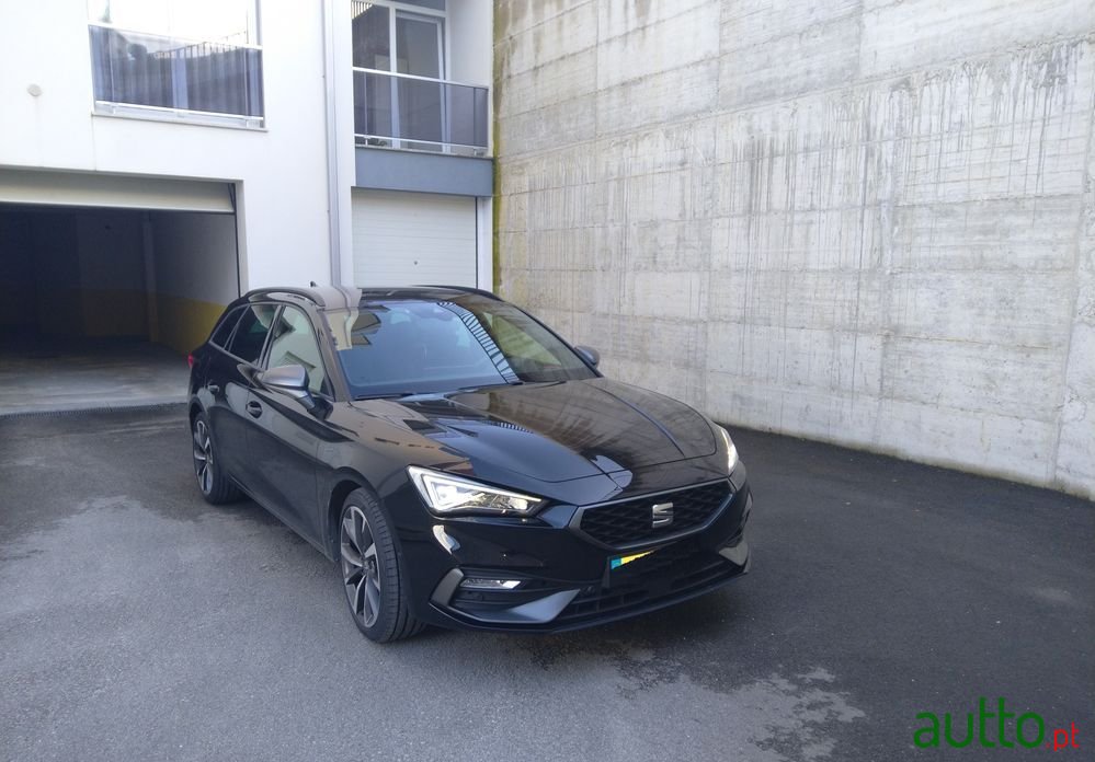 2022' SEAT Leon St photo #1