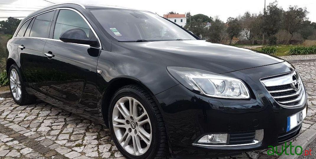 2010' Opel Insignia Sports Tourer photo #2