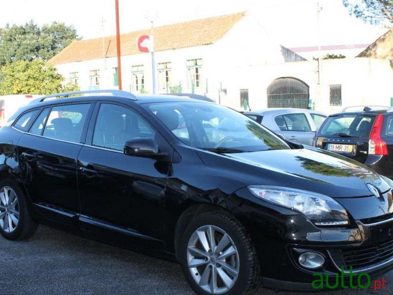 2013' Renault Megane Sport Tourer photo #1