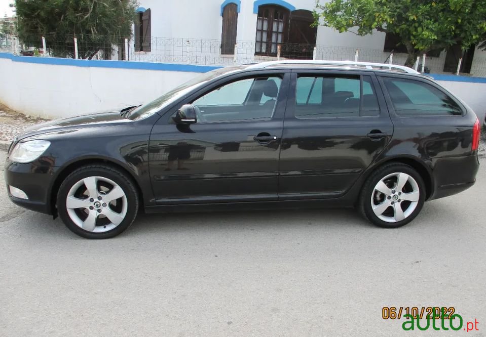 2011' Skoda Octavia Break photo #3