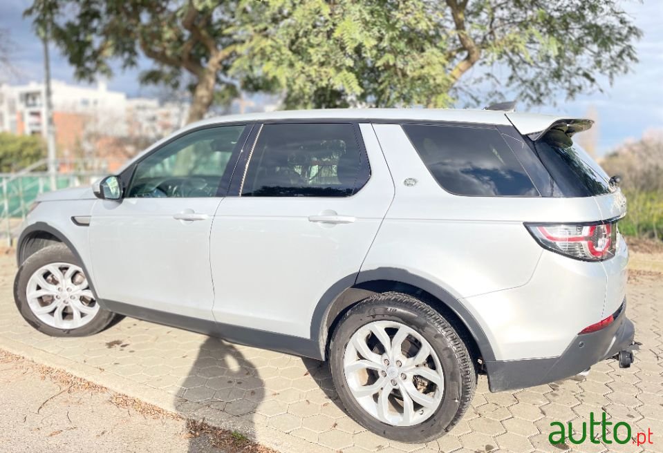 2017' Land Rover Discovery Sport photo #2