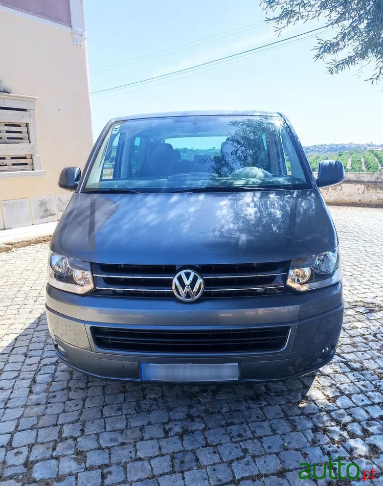 2011' Volkswagen Multivan photo #1