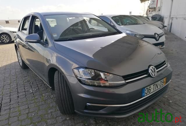 2017' Volkswagen Golf photo #2