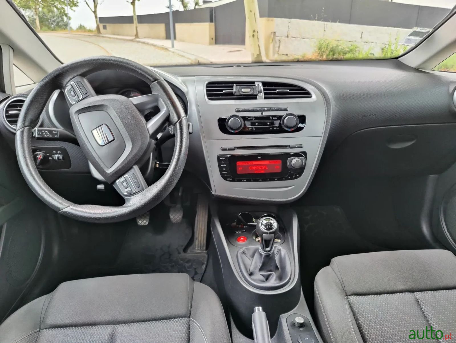 2009' SEAT Leon photo #5