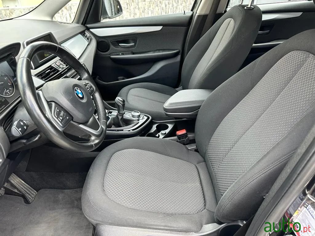2017' BMW 218 Gran Tourer photo #6
