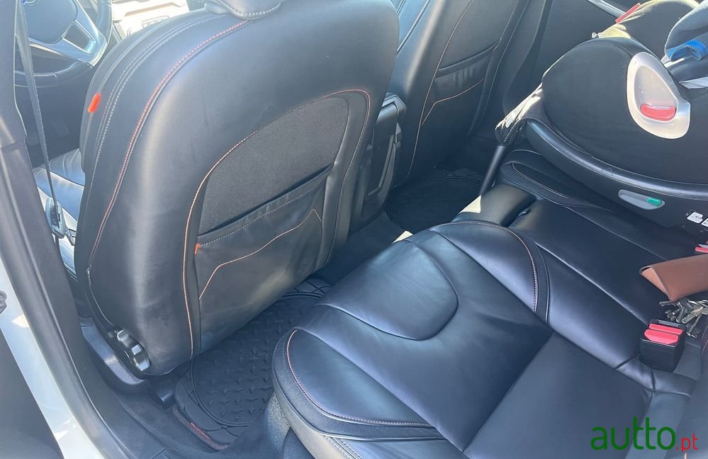 2015' Volvo V40 2.0 D2 Vor photo #6