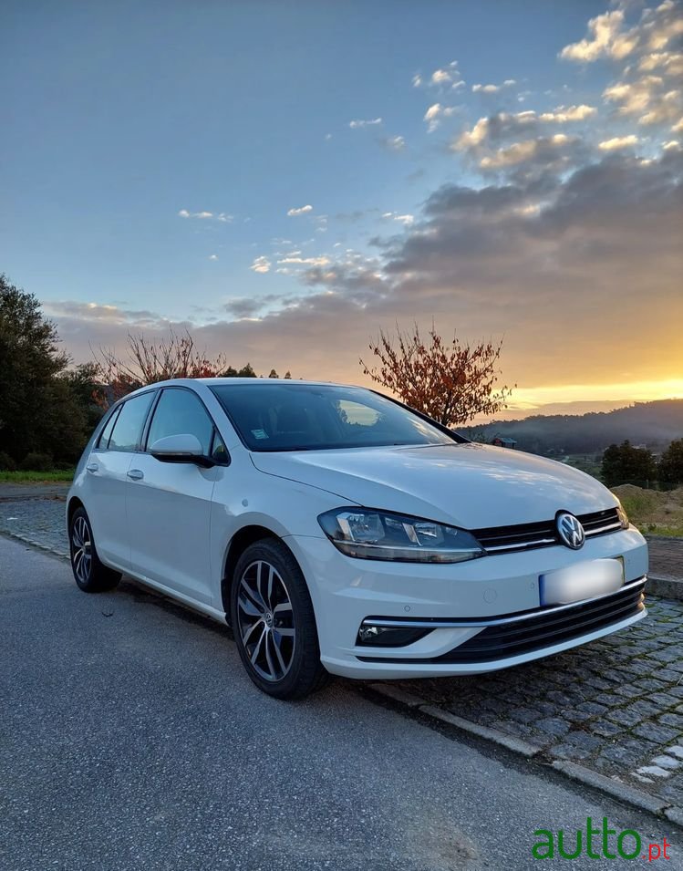 2017' Volkswagen Golf 1.6 Tdi Highline photo #2