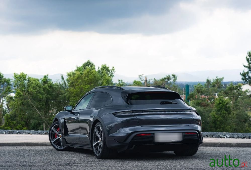 2022' Porsche Taycan 4S Cross Turismo photo #4