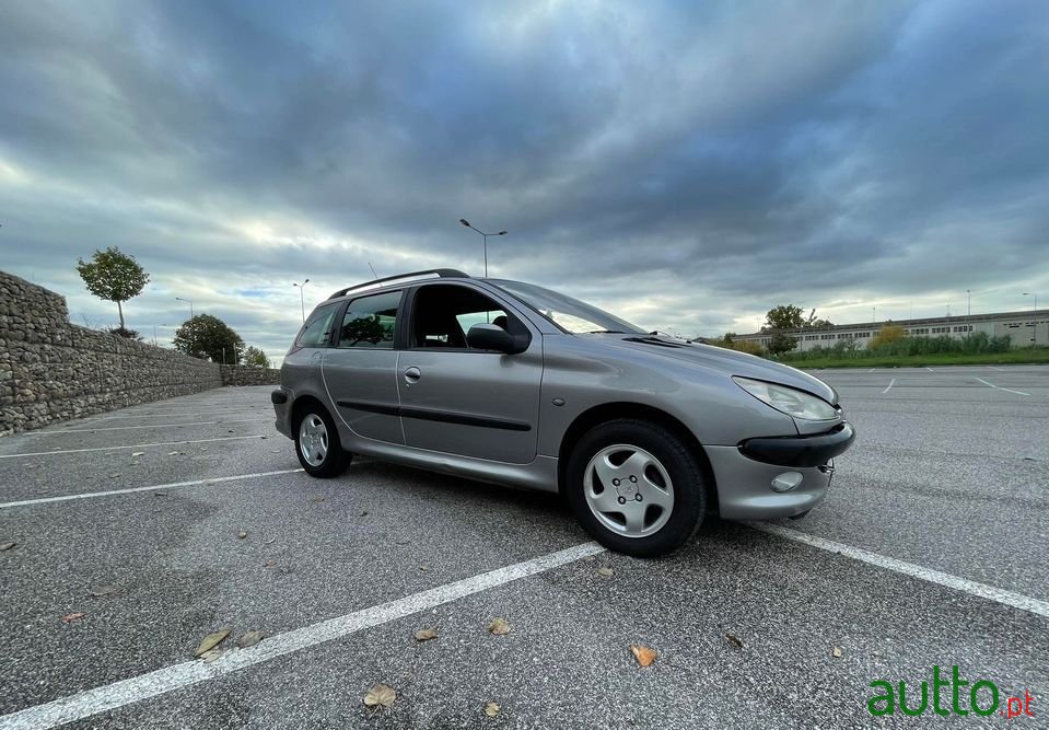 2004' Peugeot 206 Sw photo #1
