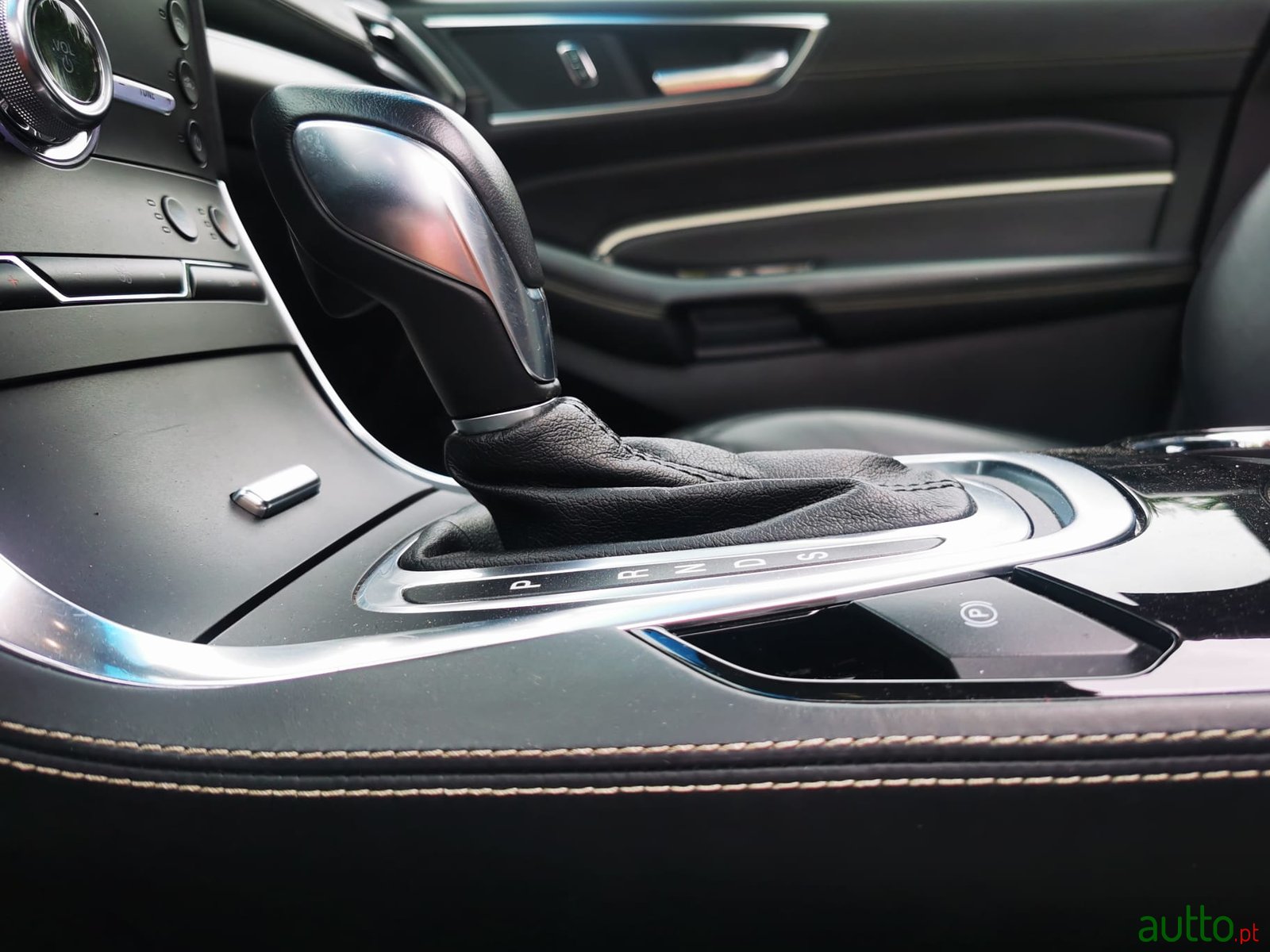 2018' Ford Edge photo #5