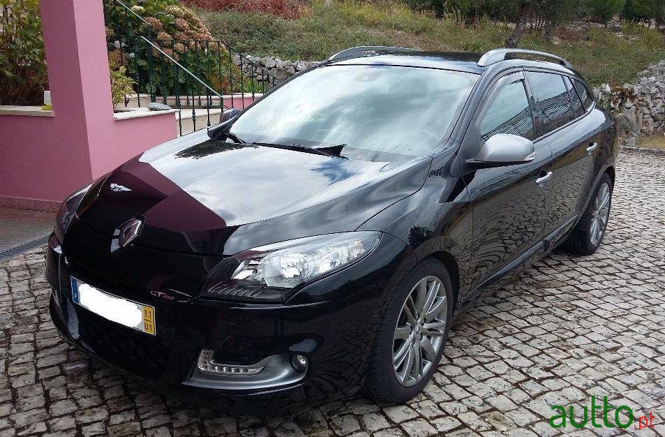2011' Renault Megane Sport Tourer photo #3