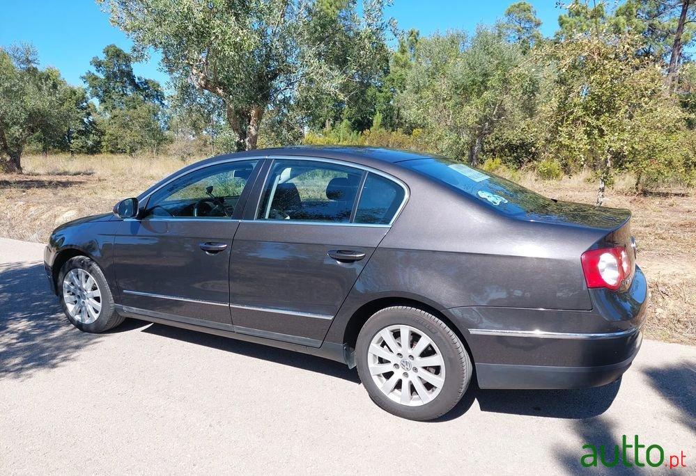 2007' Volkswagen Passat photo #4