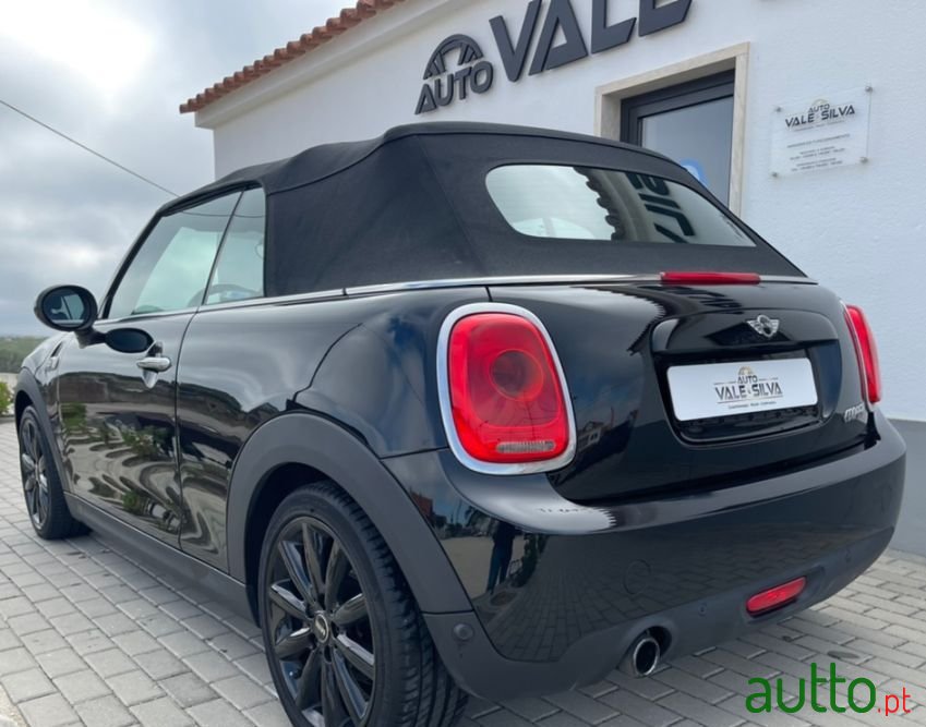 2017' MINI Cabrio photo #5