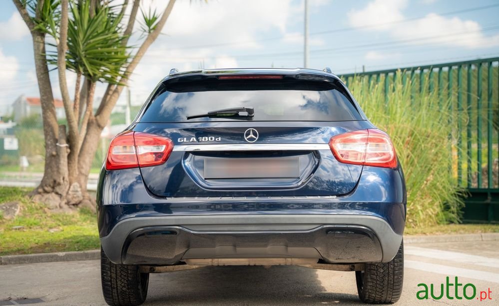 2018' Mercedes-Benz Classe Gla D Style photo #4