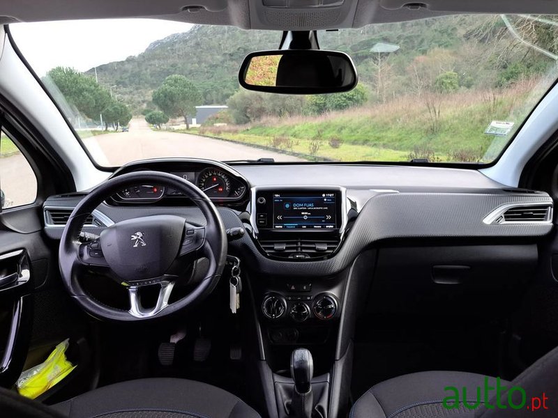 2017' Peugeot 208 photo #3