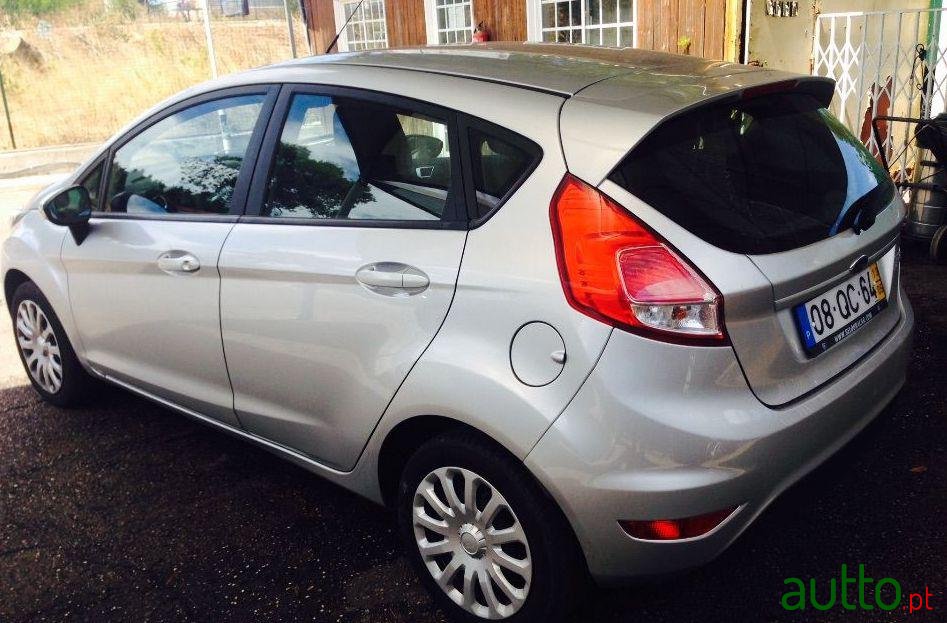 2013' Ford Fiesta Trend photo #2