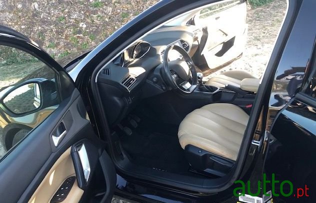 2015' Peugeot 308 Sw photo #1