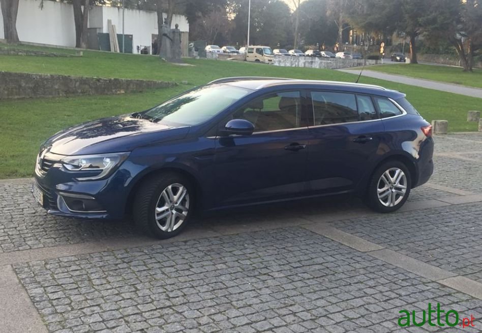 2017' Renault Megane Sport Tourer photo #1