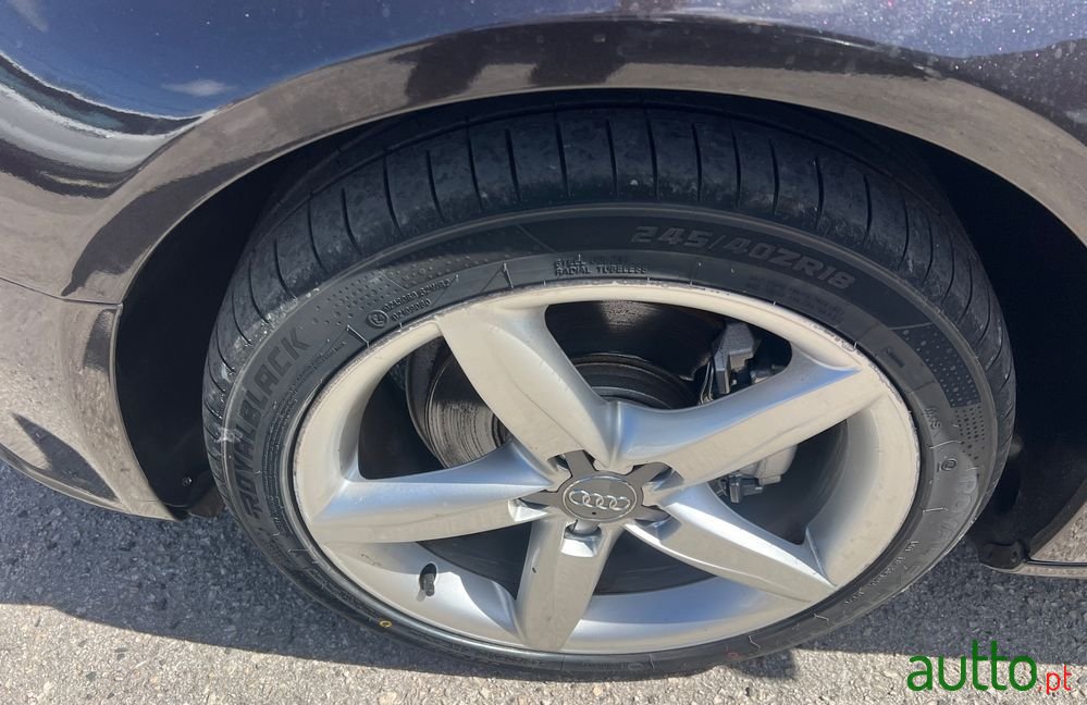 2008' Audi A4 2.0 Tdi S-Line photo #4
