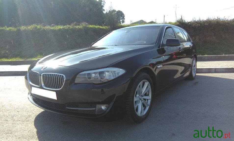 2011' BMW 520 photo #1