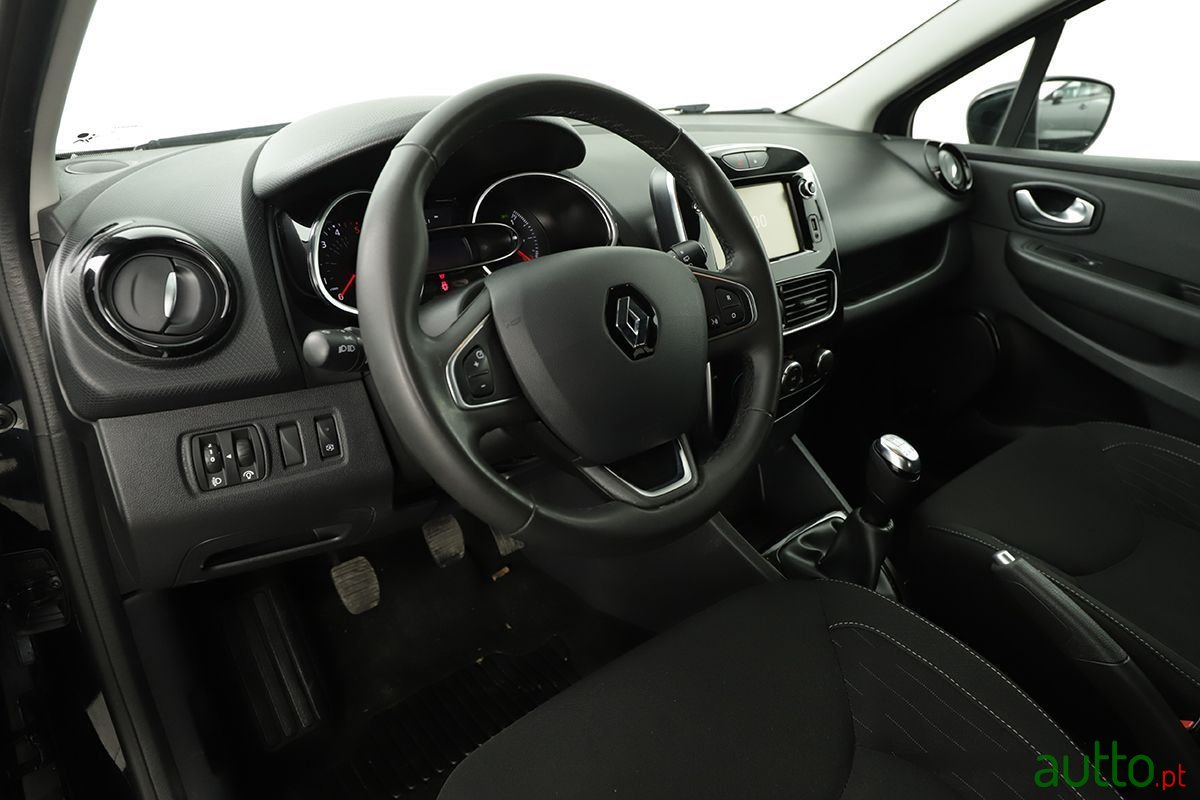 2018' Renault Clio Sport Tourer photo #6