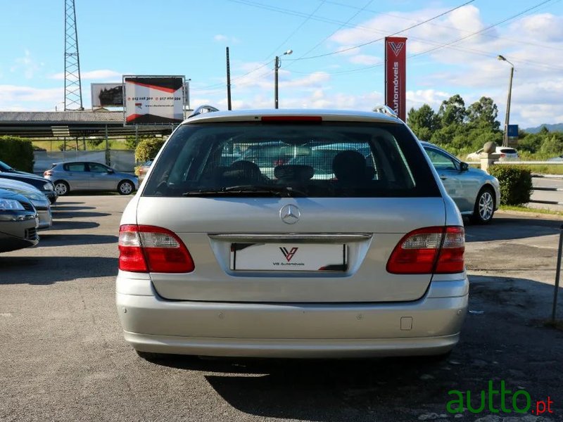 2004' Mercedes-Benz E-220 photo #5