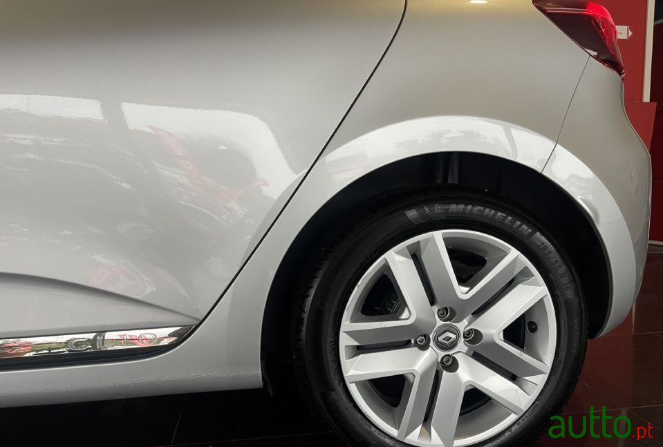 2019' Renault Clio photo #5