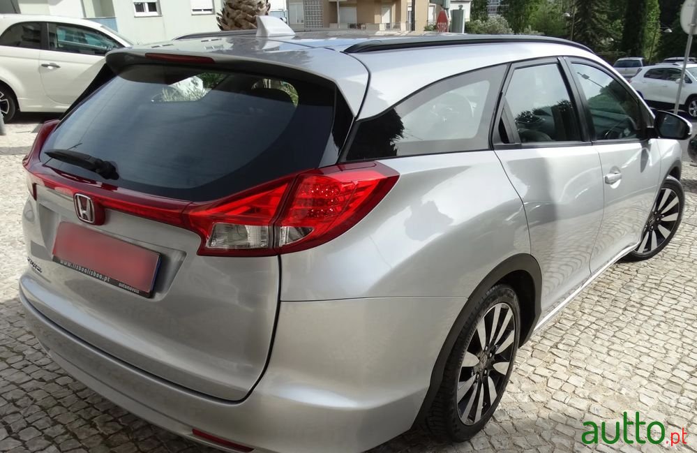 2015' Honda Civic Tourer photo #3