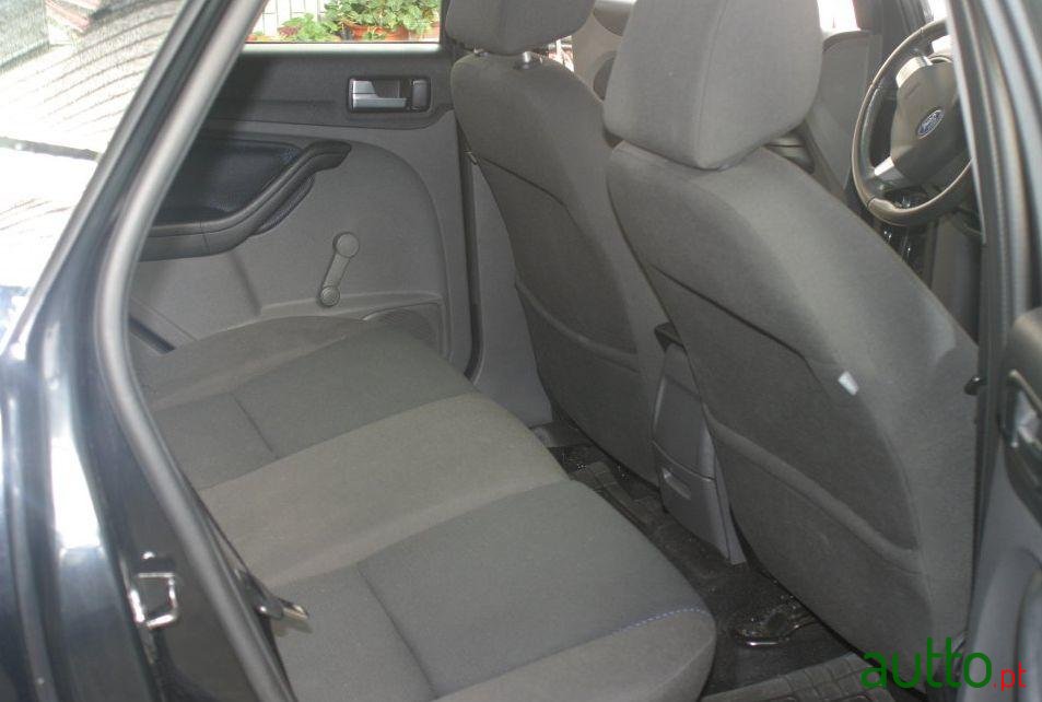 2006' Ford Focus 1.4 16V Trend photo #2