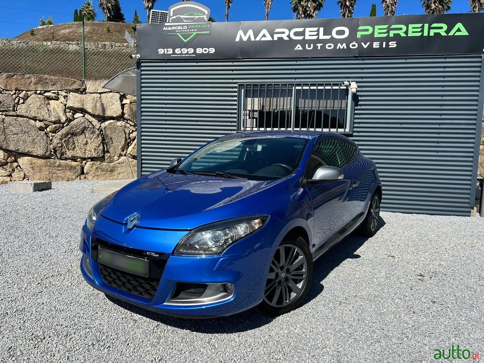 2011' Renault Megane Coupe photo #1