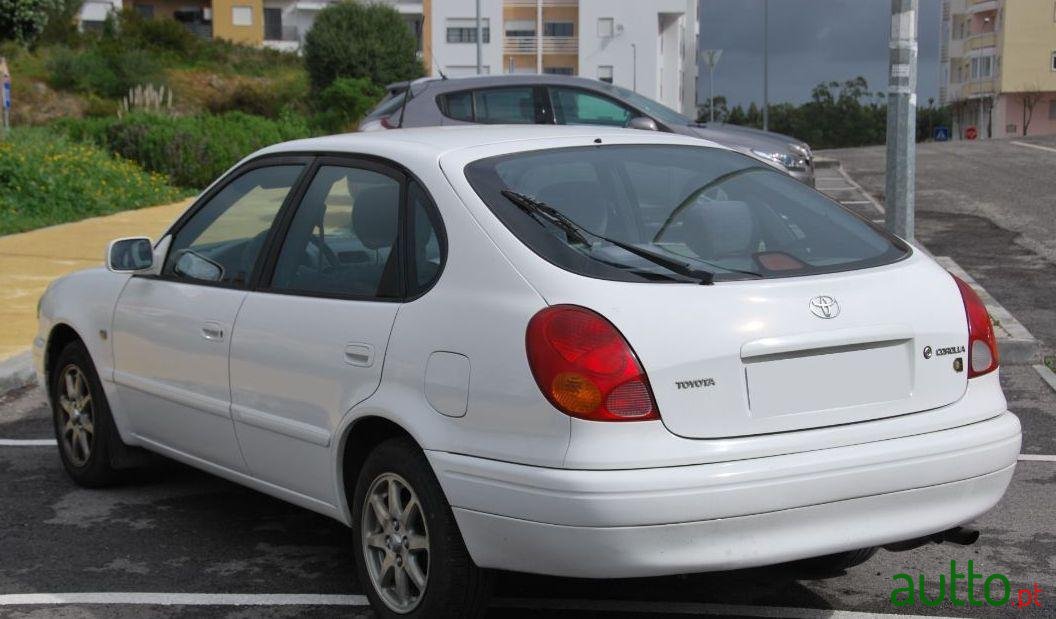2000' Toyota Corolla photo #2