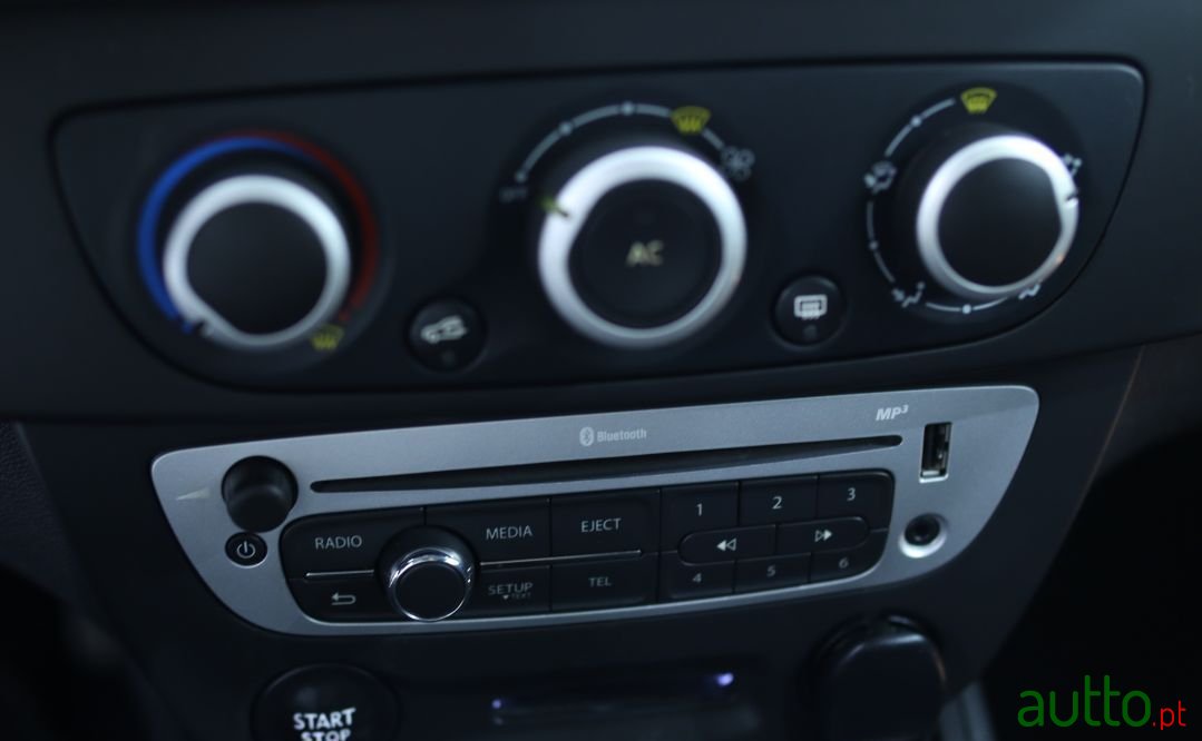 2014' Renault Megane photo #2