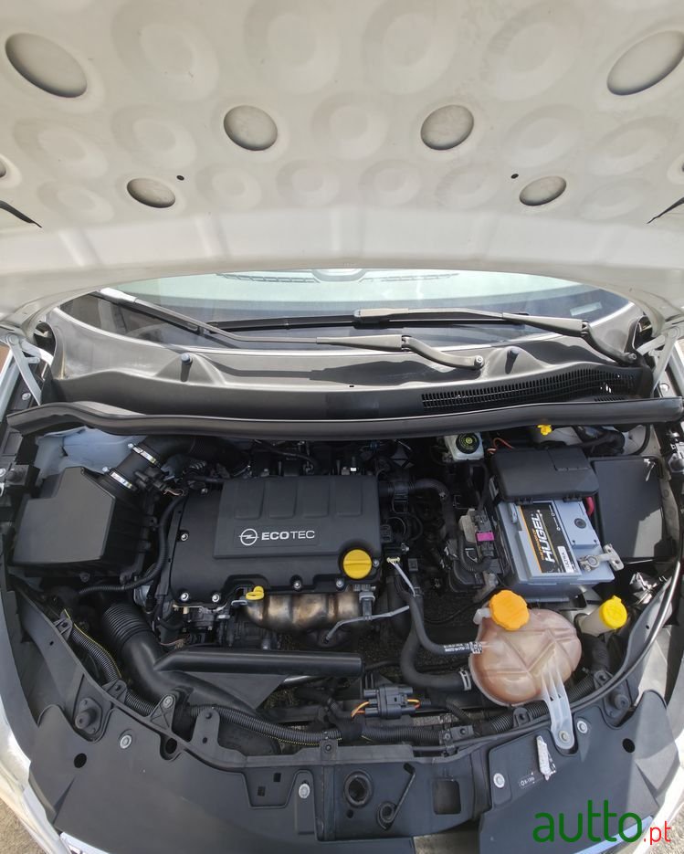 2011' Opel Corsa 1.2 Street Edition photo #2
