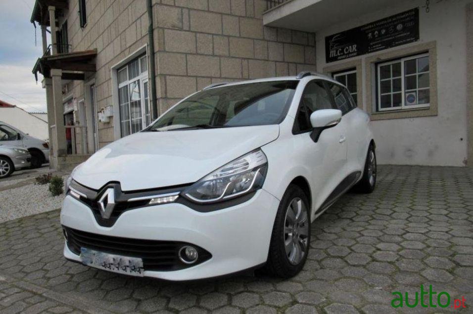 2015' Renault Clio Sport Tourer photo #1