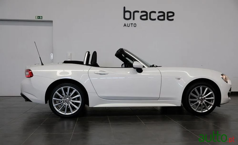 2017' Fiat 124 Spider photo #4
